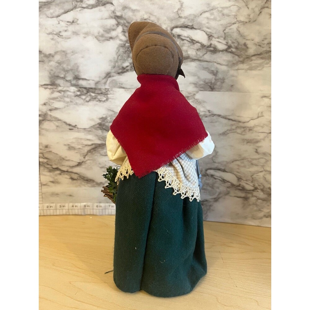 Byers Choice 2000 Exclusive Winterthur Holly Gatherer Gardener - Picture 4 of 5